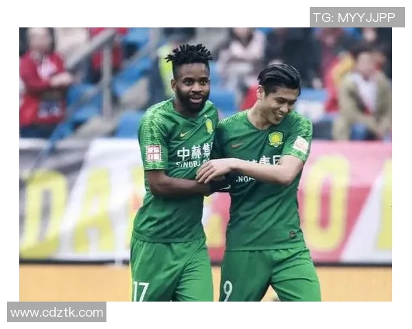 成都羽毛球队在邀请赛中以63分领跑积分榜展现强劲实力