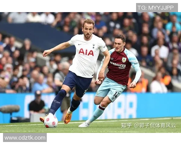 凯恩的崛起与足球历史的交织：从天才少年到传奇巨星的奋斗之路