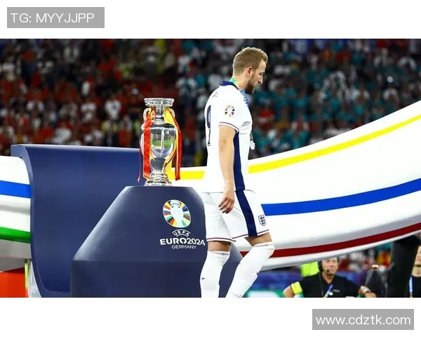 凯恩的传奇之路：从年轻天才到足球世界的巨星之旅