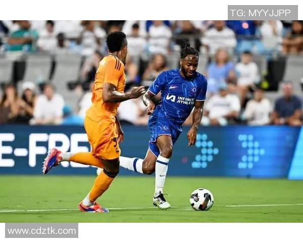 切尔西更衣室风波再起斯特林与恩佐训练场激烈对峙引发关注 切尔西更衣室风波再起斯特林与恩佐训练场激烈对峙引发关注