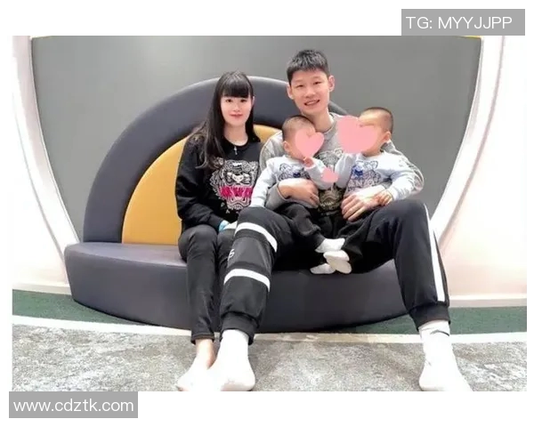 胡金秋：从青涩新星到篮球场上的闪耀巨星之路