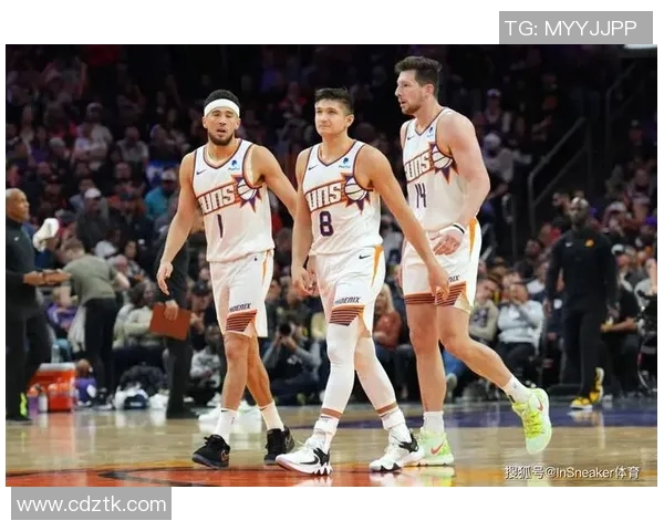 德文布克领衔太阳队崛起新篇章展现篮球天赋与领导力 德文布克领衔太阳队崛起新篇章展现篮球天赋与领导力