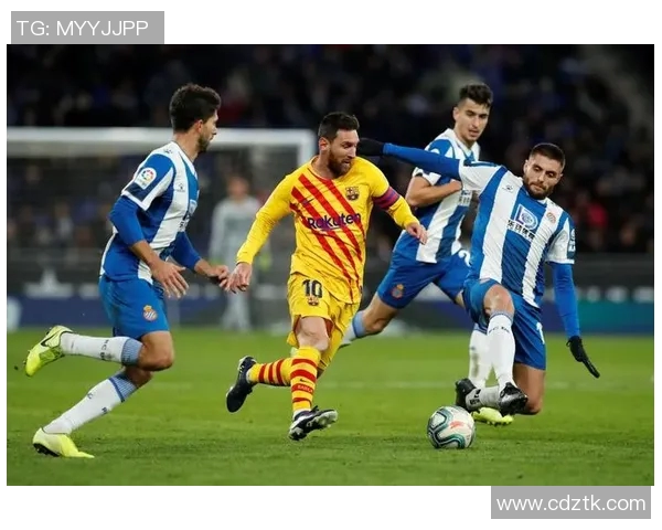 武磊领衔西班牙人对决巴萨展现西甲赛场的激情与荣耀 武磊领衔西班牙人对决巴萨展现西甲赛场的激情与荣耀