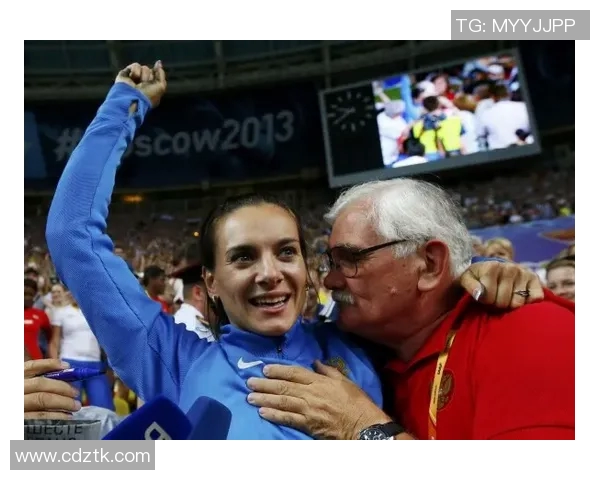 格拉夫与坎布尔激战正酣赛场精彩瞬间回顾与分析 格拉夫与坎布尔激战正酣赛场精彩瞬间回顾与分析