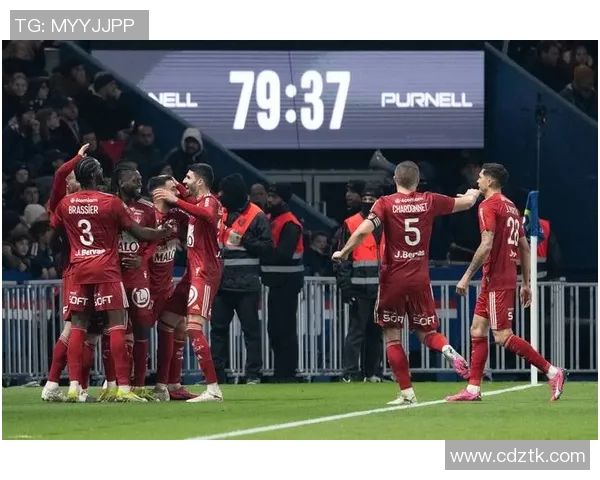 梅斯与布雷斯特激战中红牌频出赛场风波不断引发热议