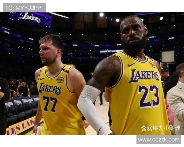 詹姆斯再现神勇砍下40分10篮板7助攻湖人加时战胜勇士成功晋级季后赛 詹姆斯再现神勇砍下40分10篮板7助攻湖人加时战胜勇士成功晋级季后赛